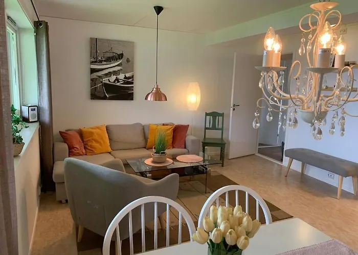 With Two Bedrooms, Close To The Airport, Great View 아파트 *