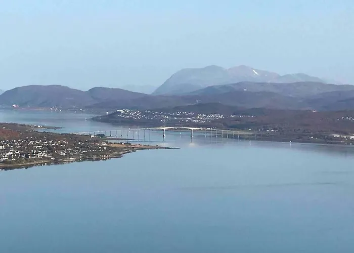 With Two Bedrooms, Close To The Airport, Great View * Kvaloya