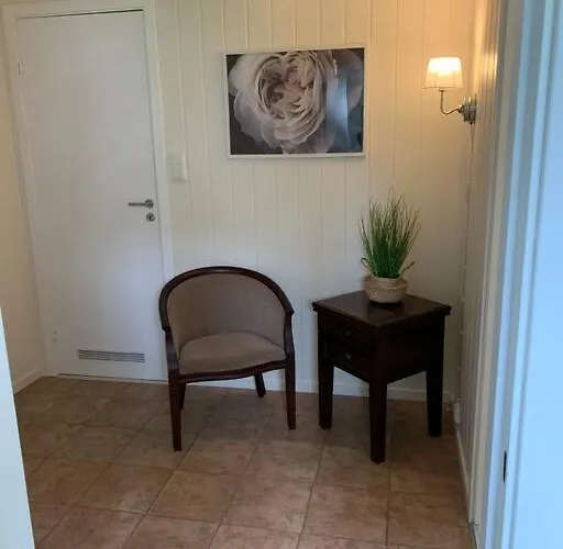 With Two Bedrooms, Close To The Airport, Great View 아파트 *