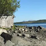 With Two Bedrooms, Close To The Airport, Great View Kvaloya