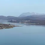 With Two Bedrooms, Close To The Airport, Great View * Kvaloya