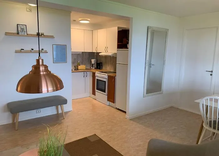 With Two Bedrooms, Close To The Airport, Great View Kvaloya