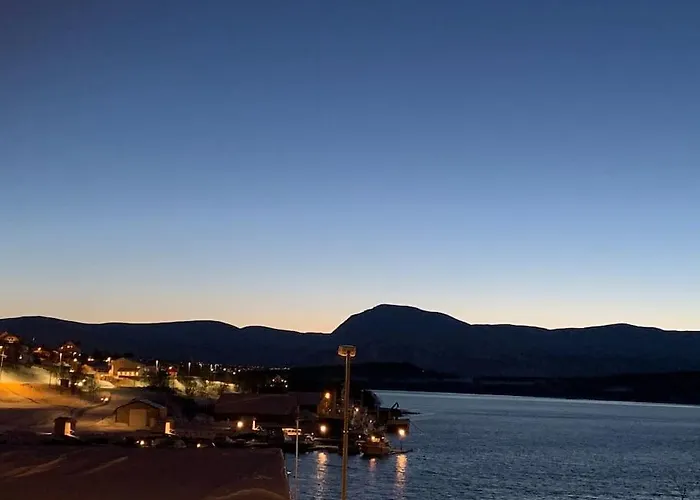 With Two Bedrooms, Close To The Airport, Great View Kvaloya